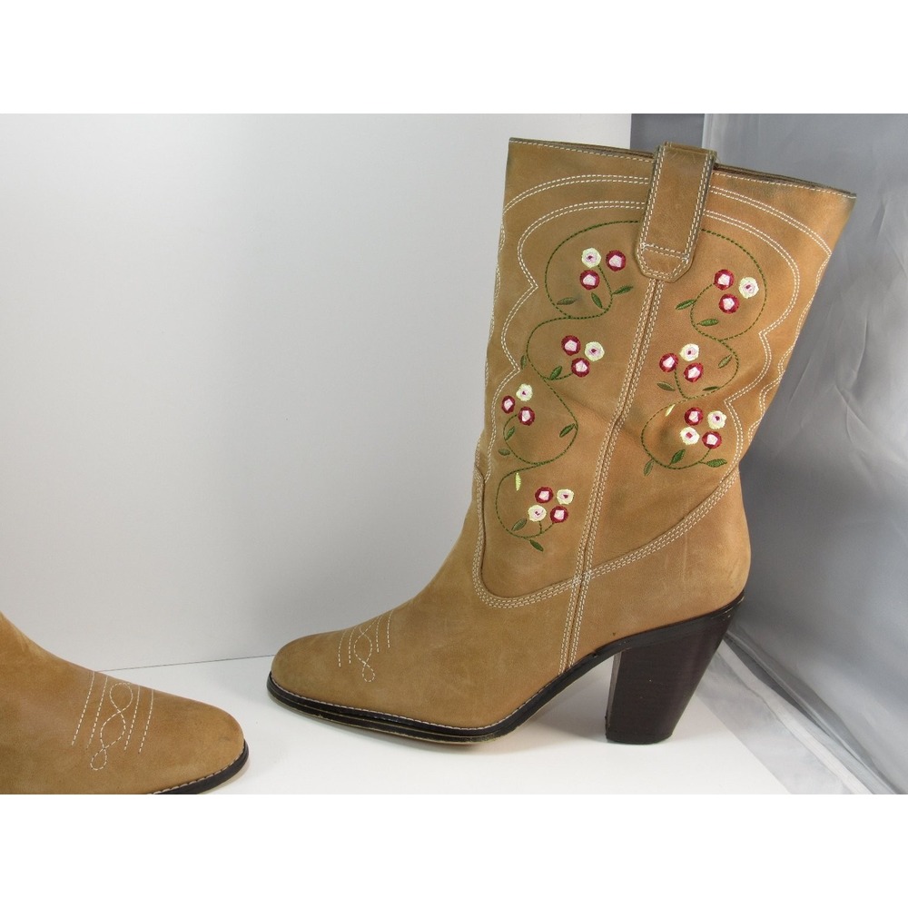 St John's Bay Boots Womens Size 8.5M Tan Western Floral Embroidered Leather - Picture 2 of 9